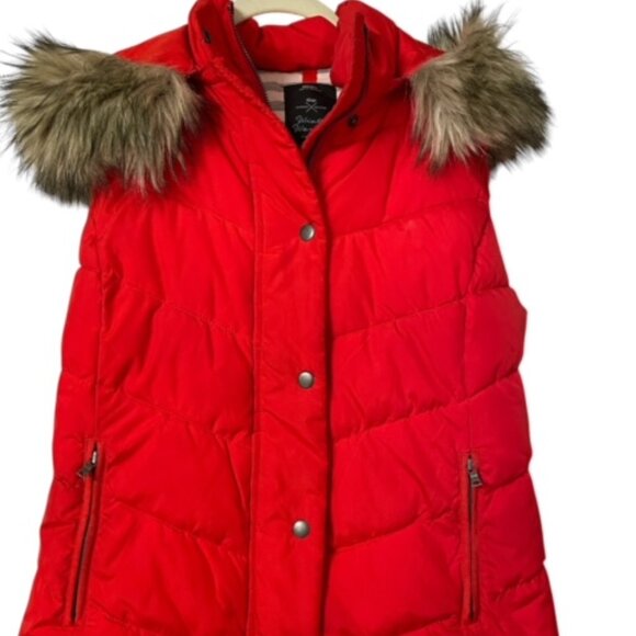 GAP Puffer Vest Red with Detachable Faux Fur Hood - Size Medium - LIKE NEW! - Picture 1 of 5